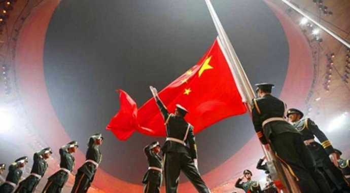 既强大又伟大的中国